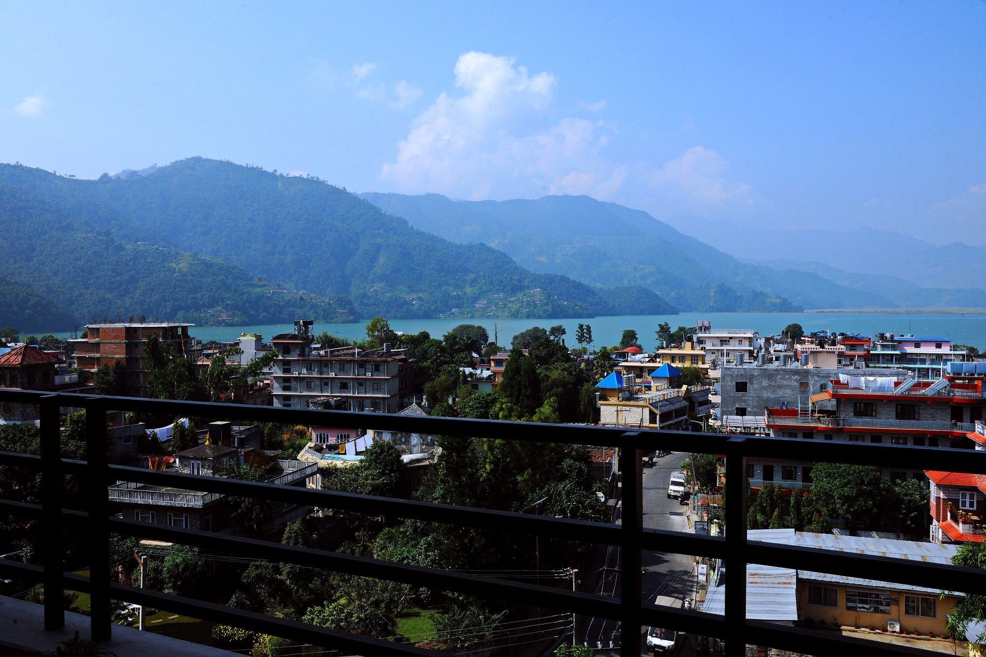 Hotel Queens Park Pokhara Exterior photo